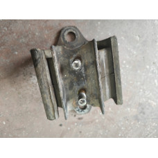 Isuzu d max euro3 euro4 çıkma orjinal şanzuman takozu Isuzu d max euro3 euro4 çıkma orjinal şanzuman takozu