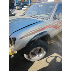 Nissan 98 pickup sağ ön çamurluk Nissan 98 pickup sağ ön çamurluk