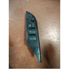 Toyota hilux çıkma orjinal sol ön dörtlü cam düğmesi Toyota hilux çıkma orjinal sol ön dörtlü cam düğmesi