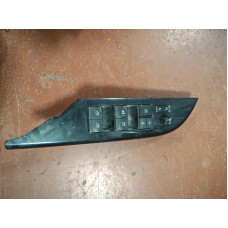 Toyota hilux çıkma orjinal 2023 sol ön cam düğmesi Toyota hilux çıkma orjinal 2023 sol ön cam düğmesi