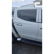 Mitsubishi l200 Çıkma orijinal 4n15 2015-2020 sağ arka kapı Mitsubishi l200 Çıkma orijinal 4n15 2015-2020 sağ arka kapı